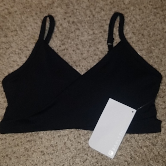 Fabletics Other - NWT FABLETICS black crossover sports bra, S 4-6